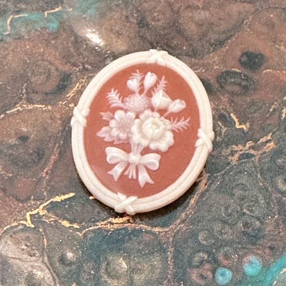 Vintage Avon Floral Cameo Brooch/Pin Victorian Style Flower Bouquet w/Bow Coral - Picture 11 of 13